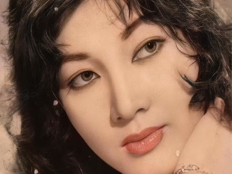 Minh tinh Thẩm Thúy Hằng tên thật là Nguyễn Kim Phụng. Năm 16 tuổi, sau khi vượt qua 2000 cô gái để đoạt giải nhất cuộc thi tuyển diễn viên điện ảnh của hãng phim Mỹ Vân, bà được ông chủ hãng phim đặt cho nghệ danh Thẩm Thúy Hằng. Ảnh: Tiền Phong