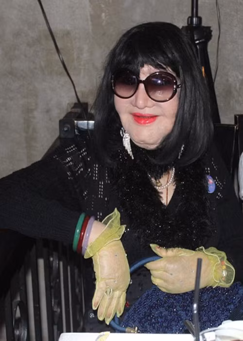 Ở tuổi xế chiều, nghệ sĩ Thẩm Thúy Hằng chịu biến chứng phẫu thuật thẩm mỹ. Gương mặt của bà trở nên biến dạng. Ảnh: Khám phá