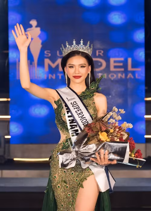 Tối ngày 15/9, tại Thái Lan, Bùi Quỳnh Hoa đăng quang Supermodel International 2022 - Siêu mẫu Quốc tế 2022. Ảnh: Huy Tran