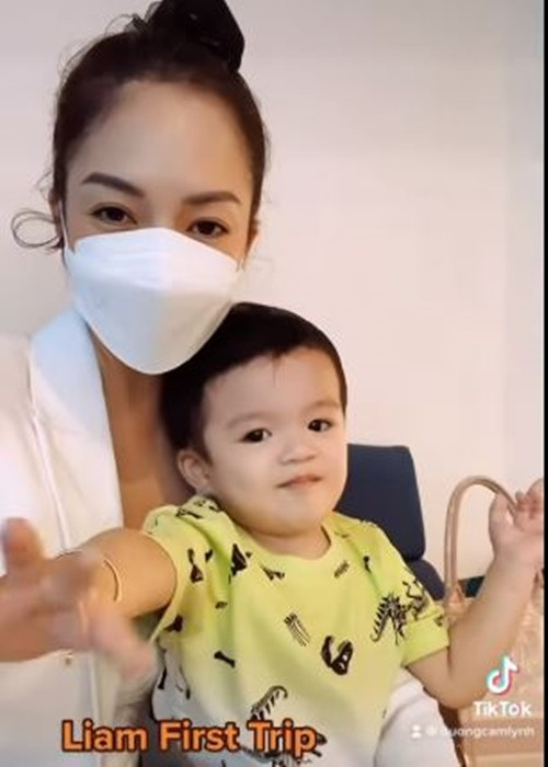 Dương Cẩm Lynh chia sẻ clip ghi lại hành trình con trai thứ hai lần đầu tiên đi du lịch.