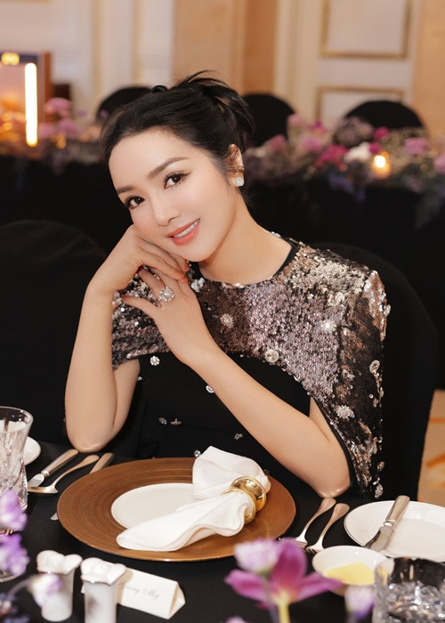 Hồi tháng 4/2022, đời tư của Hoa hậu Đền Hùng nhận được sự quan tâm của nhiều cư dân mạng sau khi có thông tin gây chú ý về ông Đỗ Anh Dũng - người từng gắn bó với Giáng My. Từ đó đến nay, người đẹp vẫn khóa chức năng bình luận đối với người lạ trên trang cá nhân.