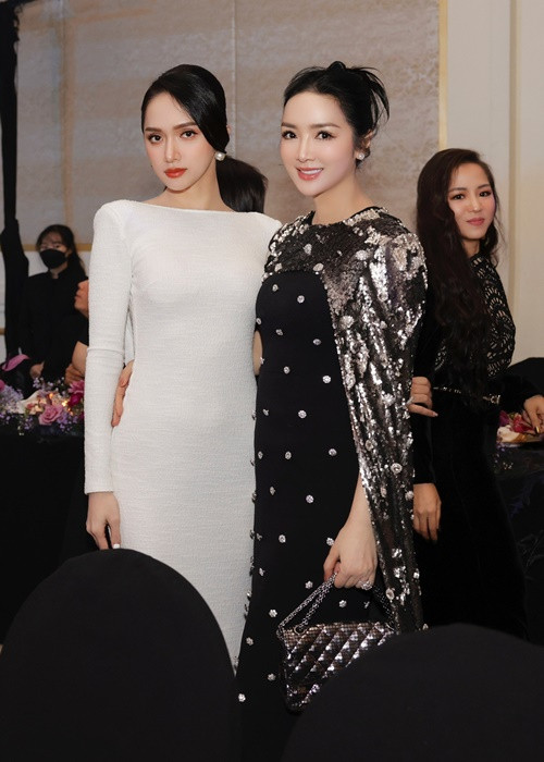 Giáng My khoe nhan sắc không tuổi bên dàn mỹ nhân kém tuổi.