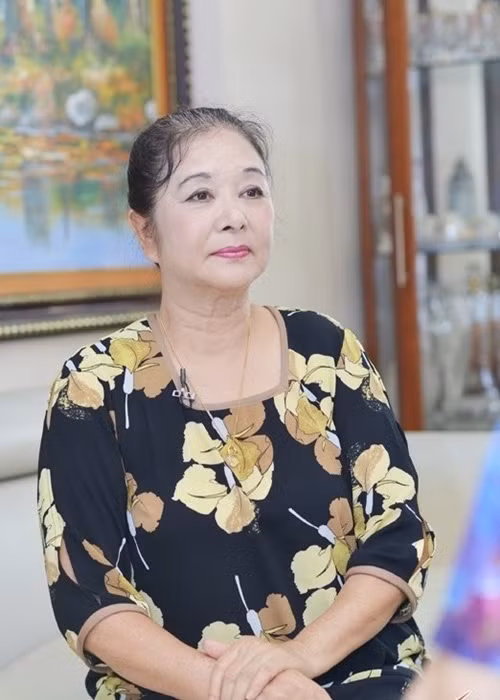 Ở tuổi ngoài 70, bà vẫn giữ được sự tươi trẻ. Ảnh: Tuổi trẻ thủ đô