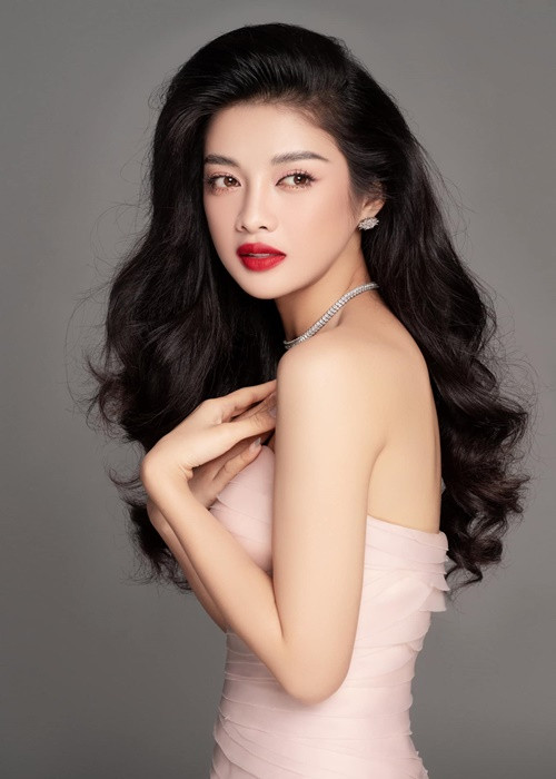 Nữ diễn viên xinh đẹp, gợi cảm sau 2 năm phẫu thuật thẩm mỹ.