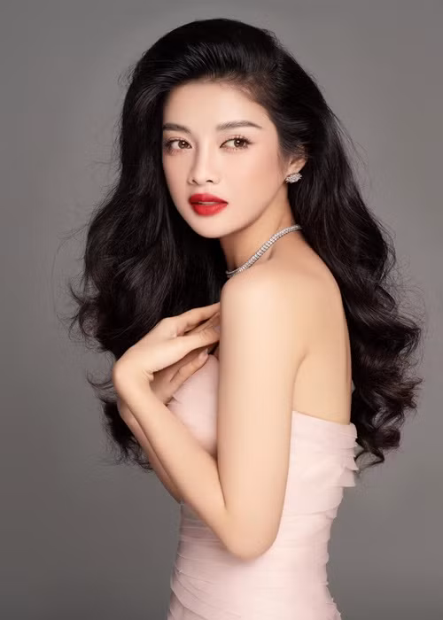 Nữ diễn viên xinh đẹp, gợi cảm sau 2 năm phẫu thuật thẩm mỹ.