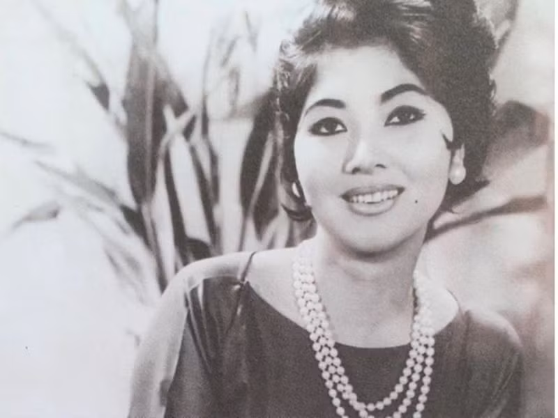 Diễn viên hài Vân Sơn gửi lời vĩnh biệt đến nghệ sĩ Thẩm Thúy Hằng. “Vĩnh biệt chị Thẩm Thuý Hằng một tượng đài điện ảnh Việt Nam, một huyền thoại nhan sắc lừng lẫy một thời, một nghệ sĩ tài sắc vẹn toàn, một đàn chị trong nghề đáng kính, luôn sẵn sàng san sẻ và nâng đỡ đàn em.... Em xin trân trọng cúi đầu thật sâu, lòng đau thắt, kính tiễn chị lần cuối trong cuộc đời này... Cầu mong chị sớm về miền cực lạc”, Vân Sơn viết. Ảnh: Dân Trí