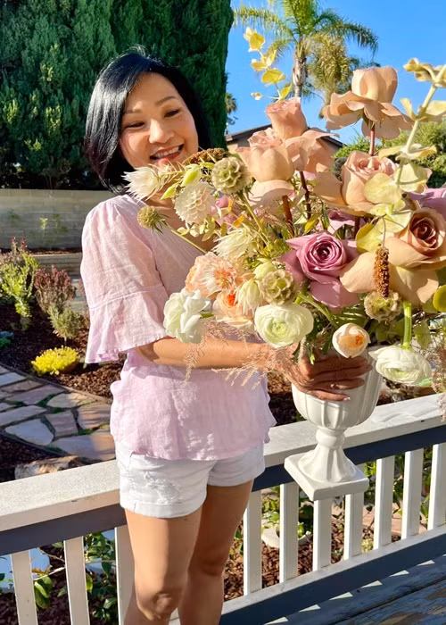 Hồng Đào có cuộc sống độc thân vui vẻ bên con cái, gia đình và đồng nghiệp. Ảnh: FBNV