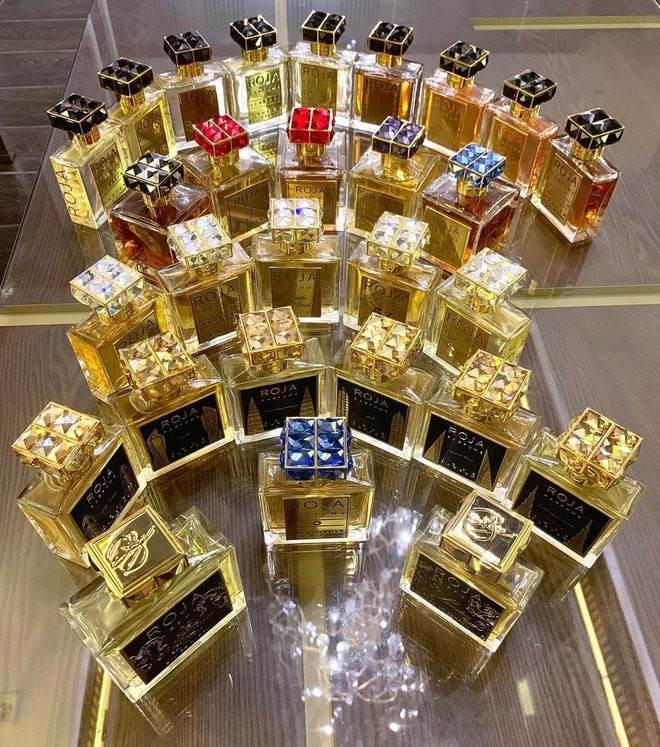 Với niềm đam mê mãnh liệt, Trấn Thành từng gây lóa mắt cho người hâm mộ khi tậu về 1 lúc 28 chai nước hoa của Roja - một trong những hãng nước hoa đắt nhất thế giới.