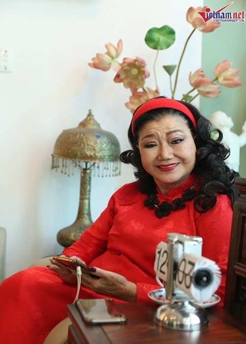 Về già, bà có cuộc sống bình yên bên con cháu. Ảnh: Vietnamnet