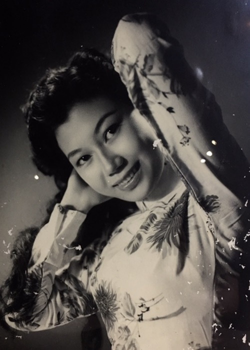 Nghệ sĩ Kim Cương thu hút người đối diện bởi vẻ đẹp đậm chất Á đông. Ảnh: Công an TP HCM