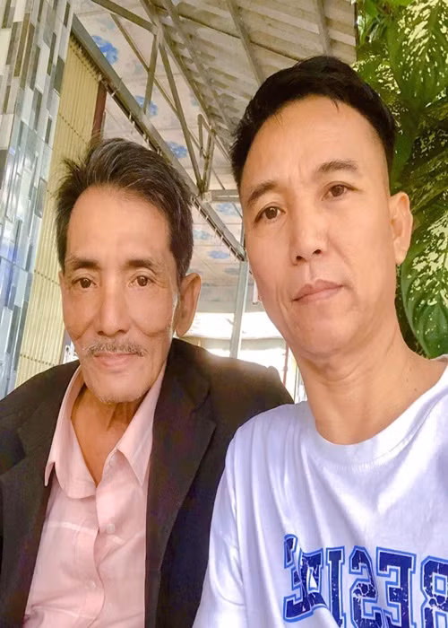 Tuy nhiên, theo Tô Hiếu, sau khi hoàn thành xong vai diễn, Thương Tín bị yếu chân, phải đi điều trị châm cứu phục hồi chức năng ở quê nhà Phan Rang. Ảnh: VTC