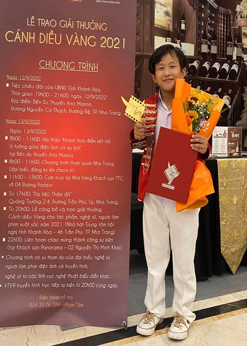 Hạng mục Nam diễn viên chính xuất sắc phim truyện điện ảnh của Cánh diều vàng 2021 gồm 3 đề cử: Quốc Trường - phim "Bẫy ngọt ngào", Lại Trường Phú - phim "Maika - Cô bé đến từ hành tinh khác", Kiều Minh Tuấn - phim "Chìa khóa trăm tỷ". Cuối cùng, diễn viên nhí Trường Phú vượt qua Kiều Minh Tuấn và Quốc Trường để giành chiến thắng. Ảnh: FBNV