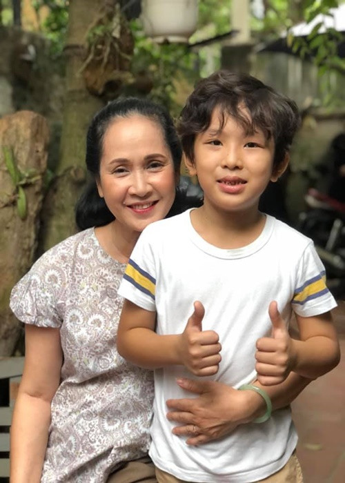 Trường Phú có vẻ ngoài đáng yêu với đôi mắt híp, nụ cười tươi. Ảnh: FBNV