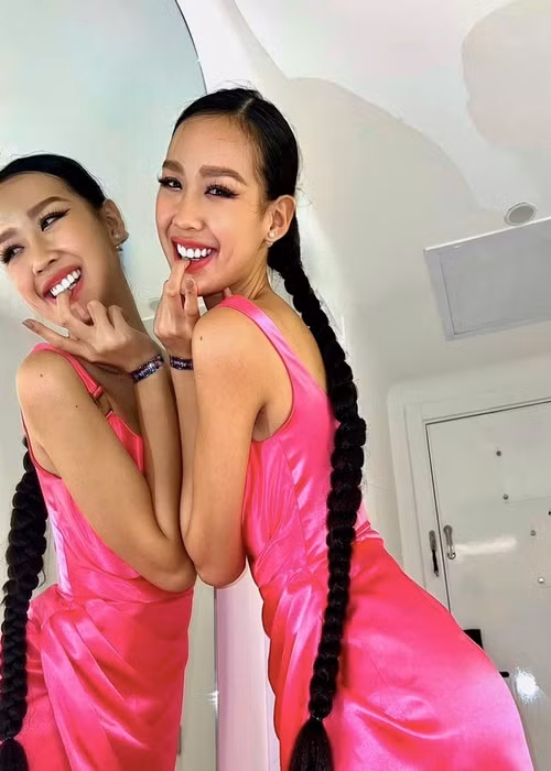 Từ khi nhập cuộc đến nay, Bảo Ngọc luôn giữ được vẻ rạng rỡ. Ảnh: FBNV