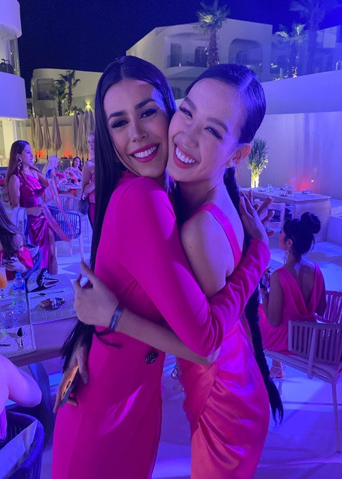 Từ Ai Cập thi quốc tế, đại diện Việt Nam liên tục cập nhật hình ảnh của bản thân. Ảnh: FBNV