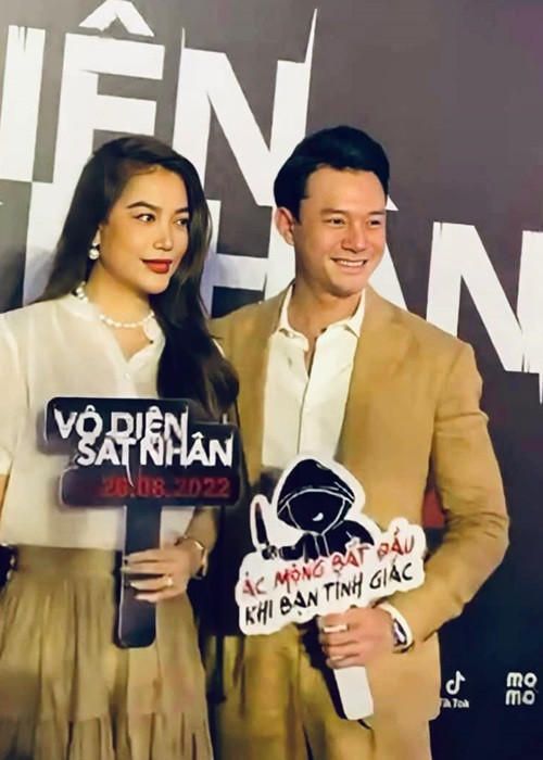 Khi được hỏi về chuyện kết hôn, Anh Dũng chia sẻ trên Giao thông: “Đó là chuyện để trời tính! Đàn ông trước tiên phải thành công trong sự nghiệp hãy tính chuyện lớn hơn. Tôi muốn có sự nghiệp tốt, vững vàng, mọi yếu tố đều mạnh mẽ mới quay sang chuyện gia đình mình cần gì, xã hội cần gì”. Ảnh: FBNV