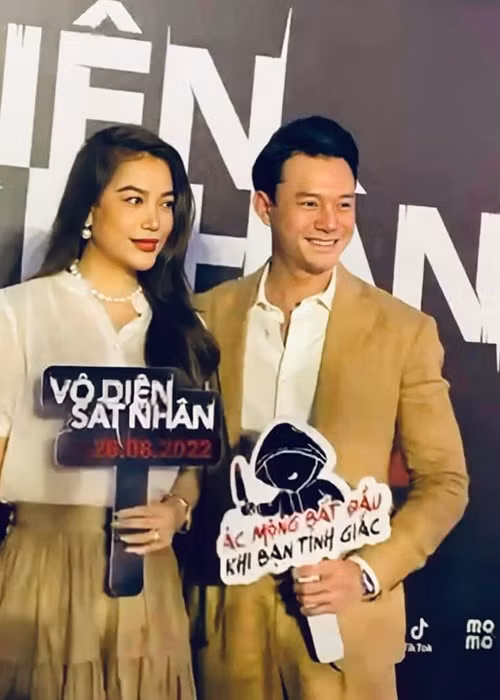 Khi được hỏi về chuyện kết hôn, Anh Dũng chia sẻ trên Giao thông: “Đó là chuyện để trời tính! Đàn ông trước tiên phải thành công trong sự nghiệp hãy tính chuyện lớn hơn. Tôi muốn có sự nghiệp tốt, vững vàng, mọi yếu tố đều mạnh mẽ mới quay sang chuyện gia đình mình cần gì, xã hội cần gì”. Ảnh: FBNV