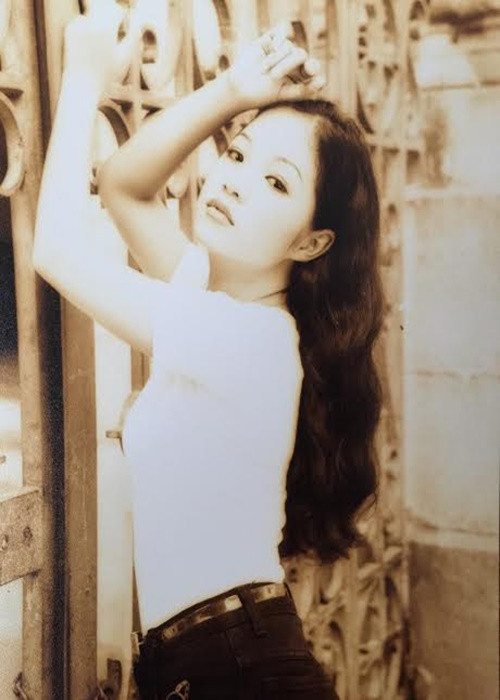 Thúy Nga sinh ra trong gia đình không có truyền thống nghệ thuật. Mẹ cô làm bác sĩ, bố là kỹ sư xây dựng. Ảnh: Người đưa tin