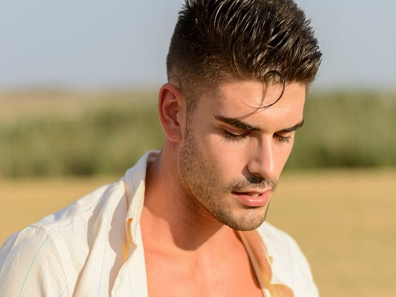 Giữa ồn ào bị phế truất ngôi vị Mister Global 2021, Miguel viết đầy ẩn ý rằng anh chưa nhận được giải thưởng sau khi đăng quang, phải trang trải cuộc sống bằng tiền cá nhân. Ảnh: Instagram