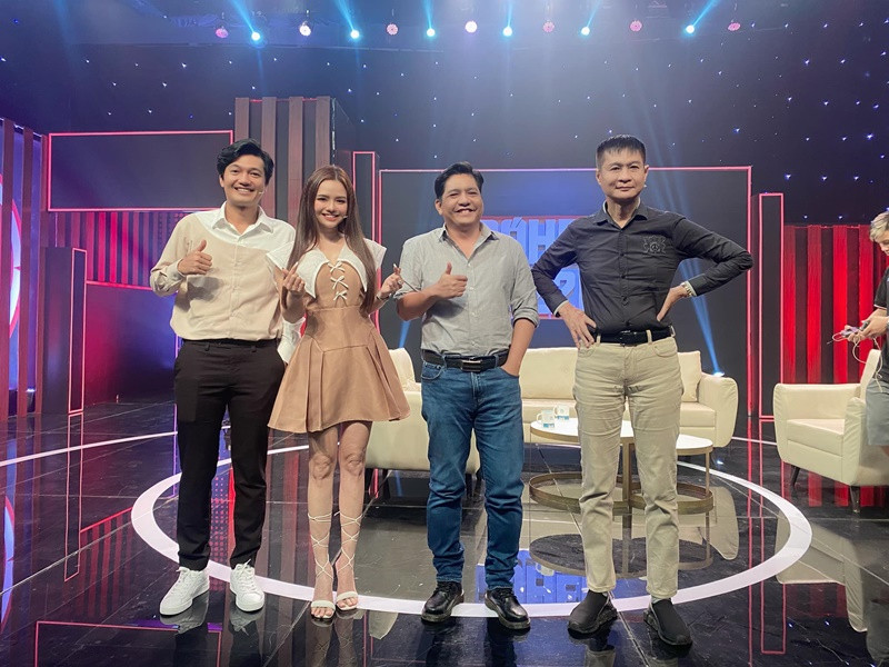 Ngoài phim ảnh, ca hát, nữ diễn viên tích cực tham gia các chương trình giải trí. Ảnh: FBNV