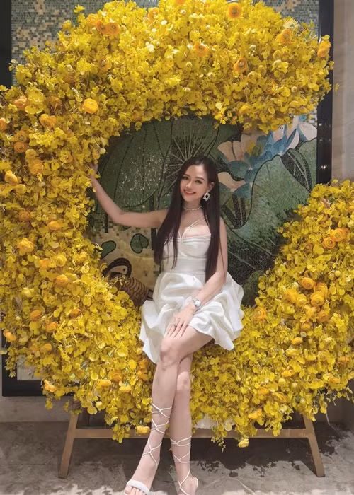 Ngày mới vào nghề, Hiền Trang hát nhạc dân ca nay cô chuyển hướng hát bolero. Ảnh: FBNV