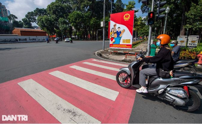 Pano chào mừng đặt tại góc đường Hai Bà Trưng - Lê Duẩn, quận 1 (Ảnh: Hoàng Giám).