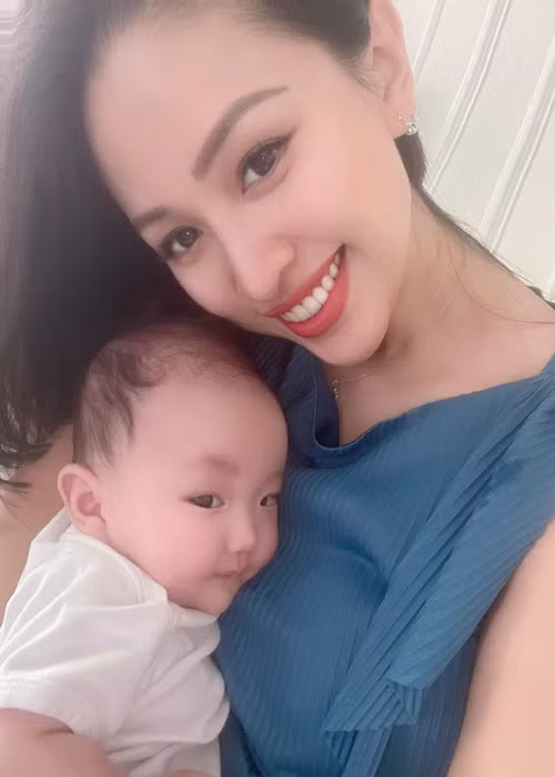 Tháng 5/2022, nữ MC hạ sinh con gái.