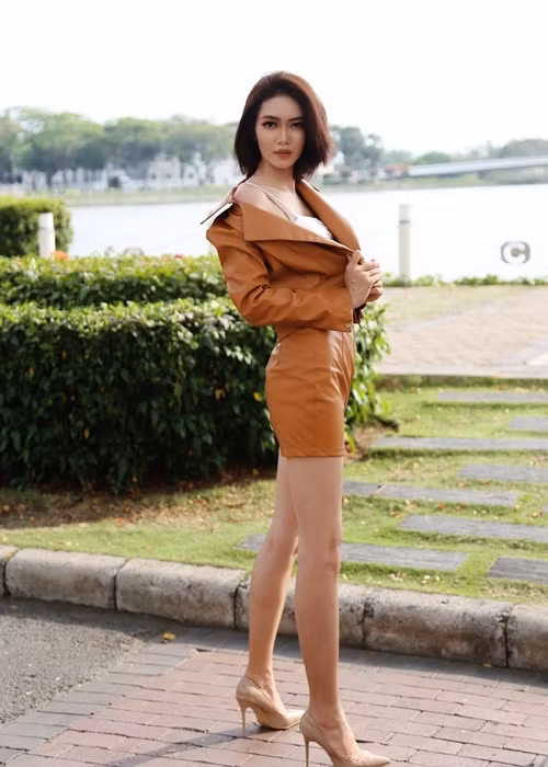 Tân Hoa khôi Sông Vàm năm nay 24 tuổi, cao 1m76, có số đo 3 vòng 85 - 66 - 95cm. Ảnh: FBNV