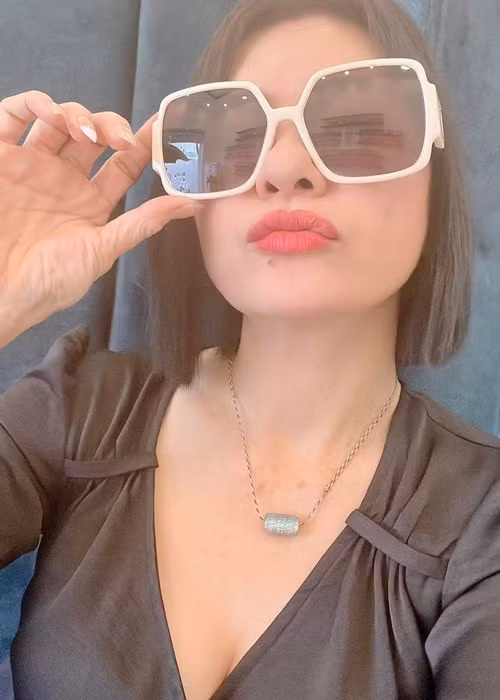 Tháng 8/2022, Cát Phượng vướng lùm xùm vạ miệng. Nữ diễn viên bị chỉ trích vì chúc mừng Hồng Đăng - Hồ Hoài Anh giữa ồn ào đồng thời có bình luận được cho là cổ xúy cho việc ngoại tình. Ảnh: FBNV