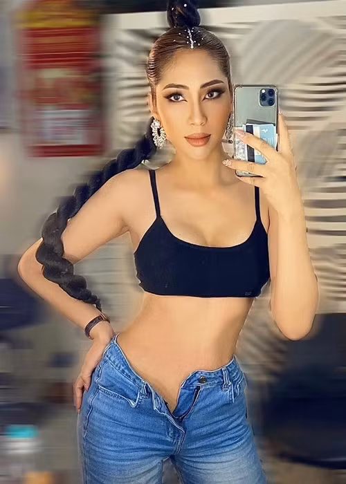 Sau 2 năm sinh con, Thu Thảo cuối cùng cũng lấy lại vóc dáng thon gọn.