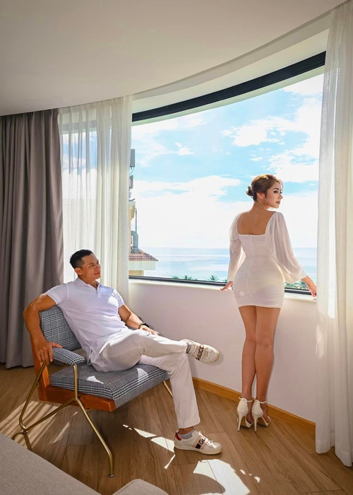 Từ như có bầu dù đã sinh 5 tháng, Hoa hậu Đại dương 2014 "lột xác" ngoạn mục.