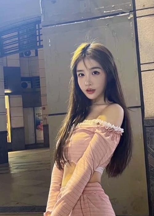 Mới đây, khi Lý Dịch Phong bị bắt vì mua dâm nhiều lần, một hotgirl mạng tên Quách Tử Du khẳng định cô là bạn gái của Lý Dịch Phong trong 3 năm qua. Ảnh: Thế giới điện ảnh