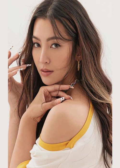 Nữ diễn viên vướng nghi vấn hẹn hò diễn viên Pope Thanawat. Tuy nhiên, cô cho biết, tương lai không biết ra sao nhưng hiện tại, cả hai chỉ là đồng nghiệp thân thiết. Ảnh: Fanpage