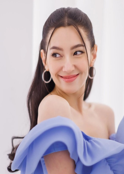 Loạt phim của Bella được nhiều khán giả Việt Nam yêu thích gồm "Trò đùa của thượng đế", "Bác sĩ Puttipat", "Đứa con của nô lệ", "Hai thế giới", "Một tình yêu", "Cô vợ mẫu mực", "Ngọn lửa đức hạnh". Ảnh: Fanpage