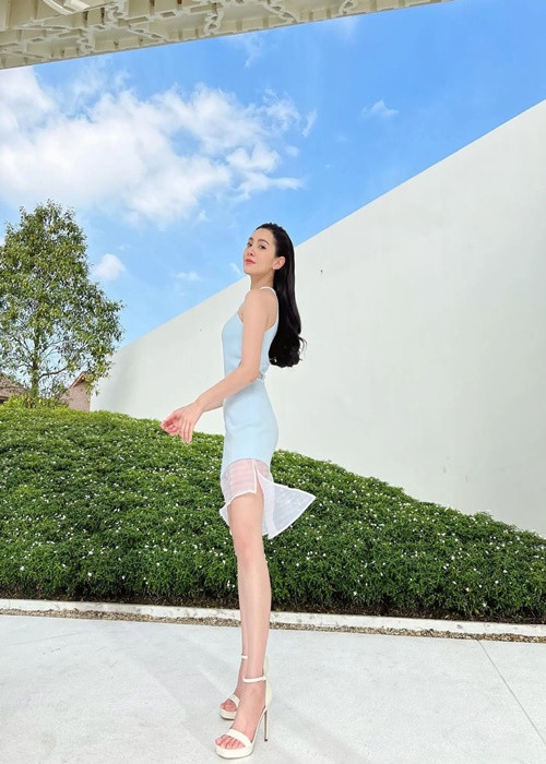 Nữ diễn viên "cân" được mọi phong cách nhờ hình thể chuẩn, làn da trắng mịn. Ảnh: Fanpage