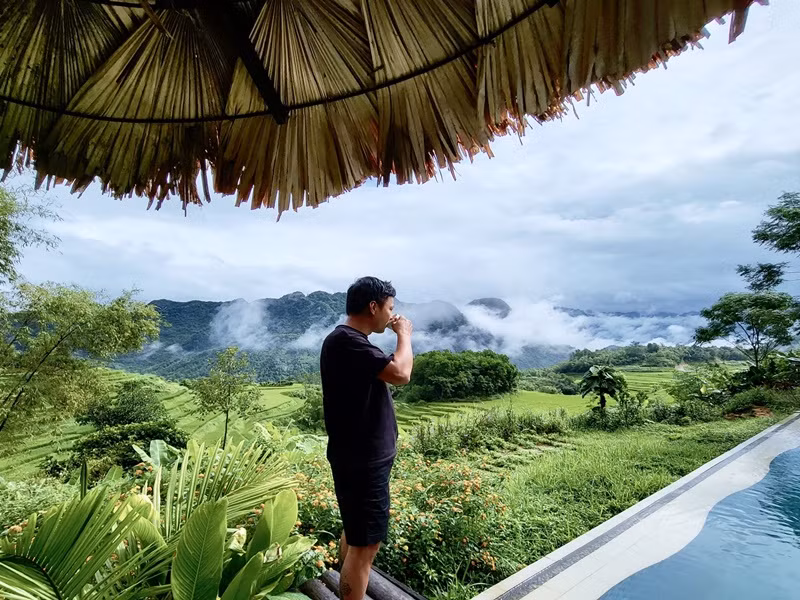 Anh còn viết status đầy triết lý: “Nhưng cũng có lúc mọi thứ không như là những gì ta muốn. Thế giới này vận hành theo cái cách luôn ghì ta xuống. Nhưng mà mộng mơ anh nhiều như niêu cơm của Thạch Sanh. Ai muốn lấy cứ lấy, không thể nào mà sạch banh. Phiêu”. Ảnh: FBNV