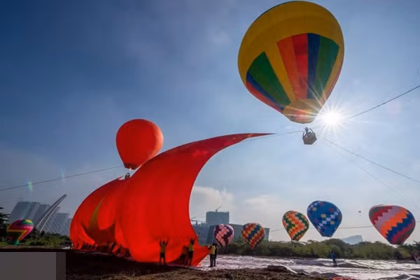  Khinh khí cầu kéo đại kỳ sẽ được thả tại bờ sông Sài Gòn (TP Thủ Đức). Theo Ban tổ chức, đây là khu vực đất rộng, khá thoáng, phù hợp để thả khinh khí cầu hoặc tổ chức các hoạt động thể thao ngoài trời chào mừng Quốc khánh 2/9.