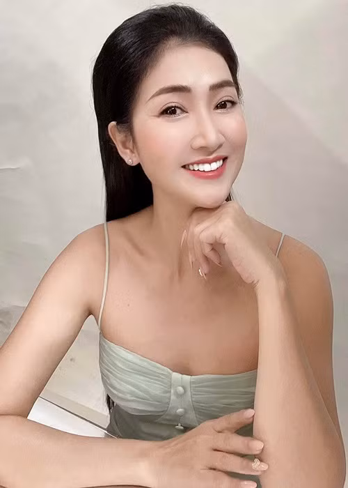 Quỳnh Lam từng chia sẻ trên Zing, cô không áp lực chuyện phải tổ chức đám cưới dù yêu Alex đã lâu.