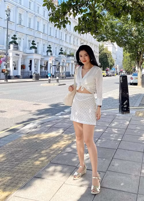 Nữ diễn viên đăng ảnh trẻ trung, xinh đẹp khi về quê bạn trai.