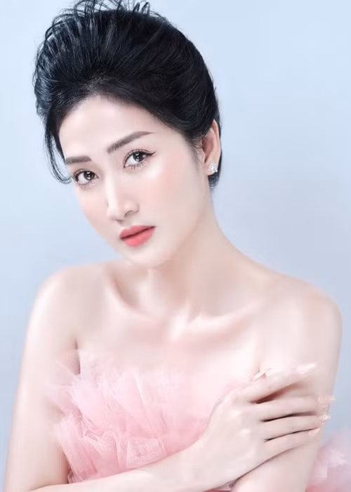 Vẻ đẹp của Quỳnh Lam gây thương nhớ.