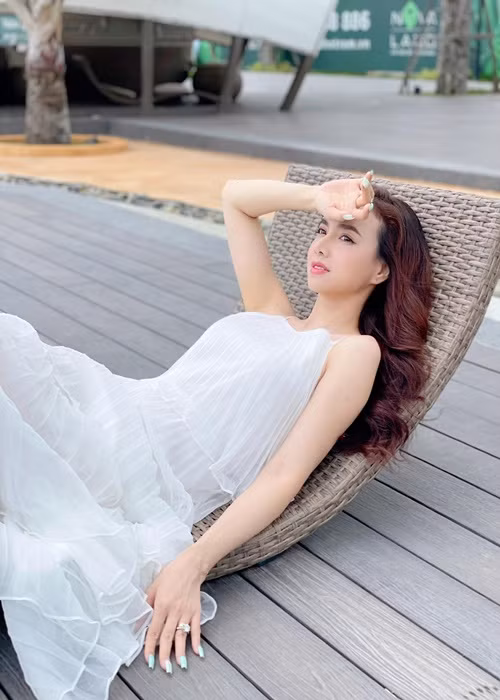 Từ khi lập gia đình, Đinh Ngọc Diệp không đóng phim, ít tham gia sự kiện giải trí. Ảnh: FBNV