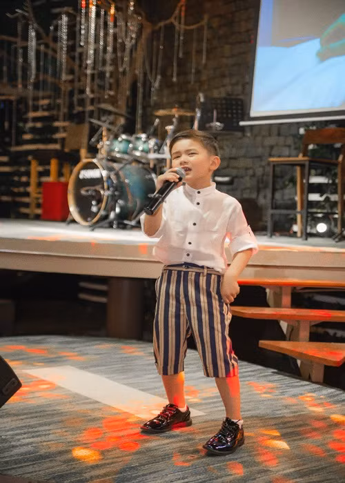 Con trai Đan Trường thuộc nhiều bài hát.