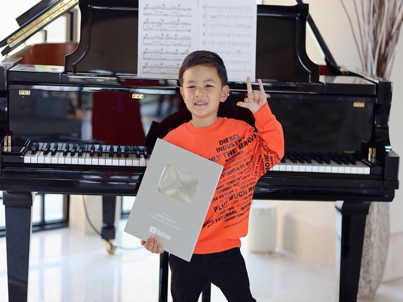 Thiên Từ vẫn nhận được sự yêu thương, quan tâm từ bố mẹ dù Thủy Tiên và Đan Trường đã ly hôn.