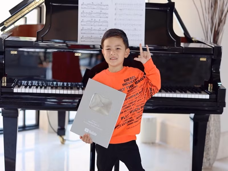 Thiên Từ vẫn nhận được sự yêu thương, quan tâm từ bố mẹ dù Thủy Tiên và Đan Trường đã ly hôn.