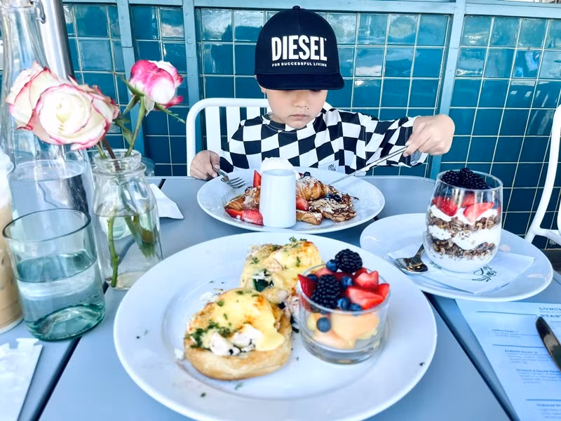 Đan Trường và vợ cũ chiều chuộng con hết mức.