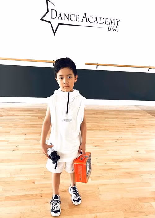 Thiên Từ còn tự tin nhảy theo những vũ đạo cậu nhóc yêu thích.