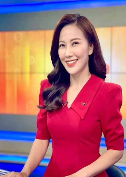 Không ít cư dân mạng chỉ trích Quỳnh Hoa vì cho rằng cô sử dụng câu chữ không phù hợp. Một số ít khán giả lại bênh vực Quỳnh Hoa, cho rằng nữ MC không cố ý. Ảnh: Zing