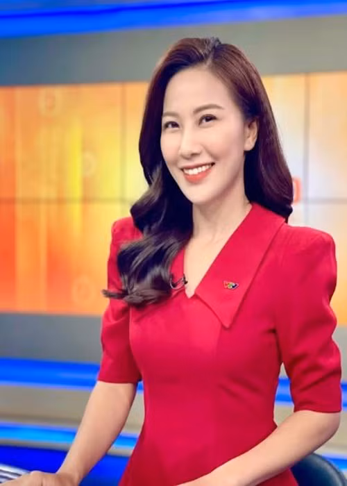 Không ít cư dân mạng chỉ trích Quỳnh Hoa vì cho rằng cô sử dụng câu chữ không phù hợp. Một số ít khán giả lại bênh vực Quỳnh Hoa, cho rằng nữ MC không cố ý. Ảnh: Zing