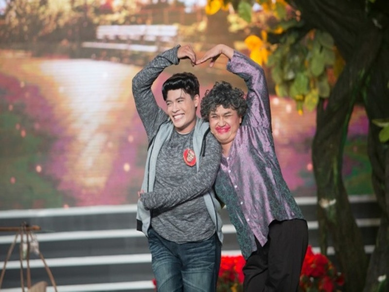 Đại Nghĩa không ít lần hỗ trợ Võ Tấn Phát trong công việc. Ảnh: Dân Việt