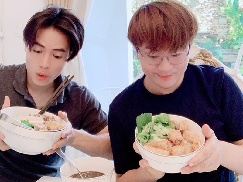 Cách đây không lâu, trong cuộc phỏng vấn với báo chí, Võ Tấn Phát cho biết, anh và Đại Nghĩa bận công việc riêng nên cả hai ít đi từ thiện cùng nhau. Ảnh: Zing